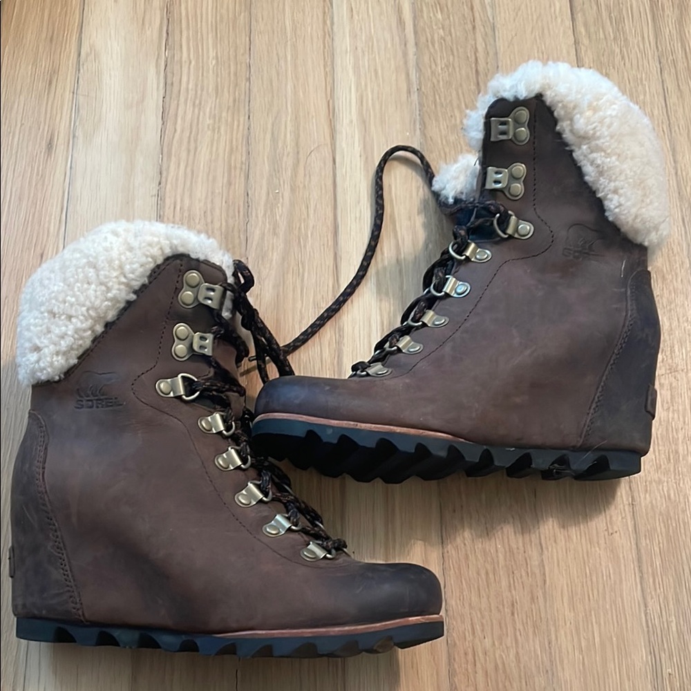Sorel Women's Brown Shearling-Lined Boots